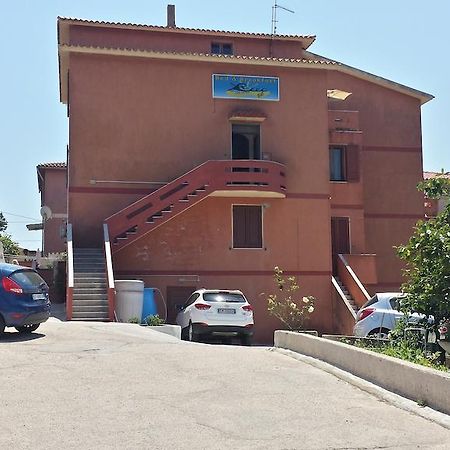 Guest House Tra Rocce E Mare Ла Мадалена Екстериор снимка