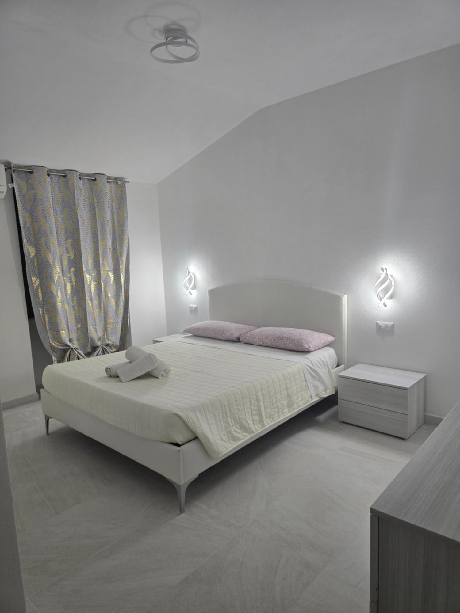 Guest House Tra Rocce E Mare Ла Мадалена Екстериор снимка