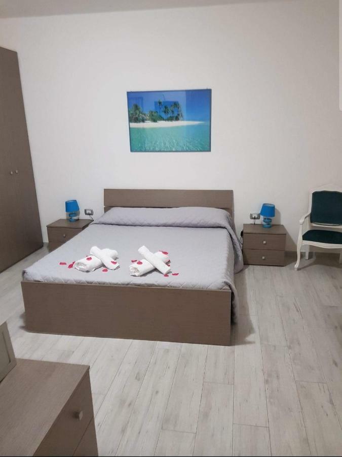 Guest House Tra Rocce E Mare Ла Мадалена Екстериор снимка